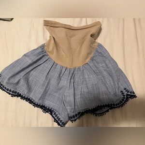 Jessica Simpson maternity shorts. SO cute and SO comfy! Size XL.